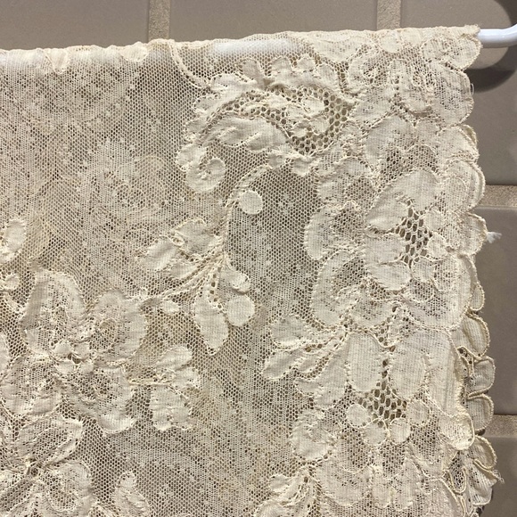 Vintage Crocheted Lace Dresser Table Cream Paisley Floral Runner Home Decor !! - Picture 4 of 8